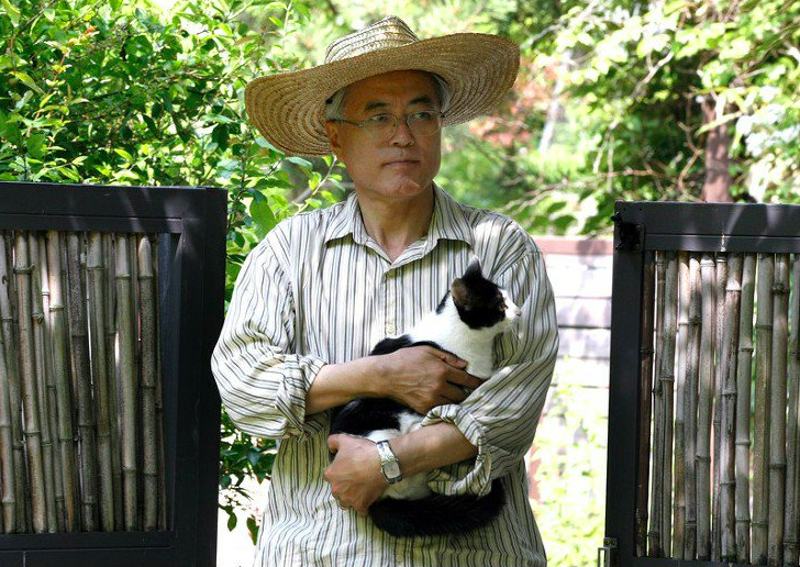 Dél-Korea miniszterelnökénél nincs nagyobb állatbarát - cuki fotók
