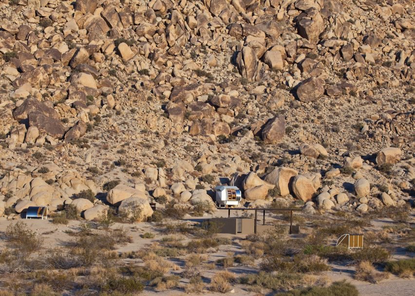 Kempingező kapszulákat állítottak a sivatagban