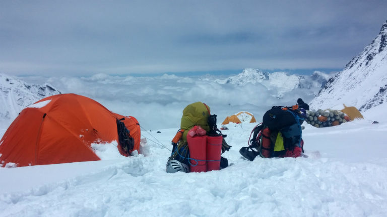 Négy holttestre bukkantak a Mount Everest halálzónájában