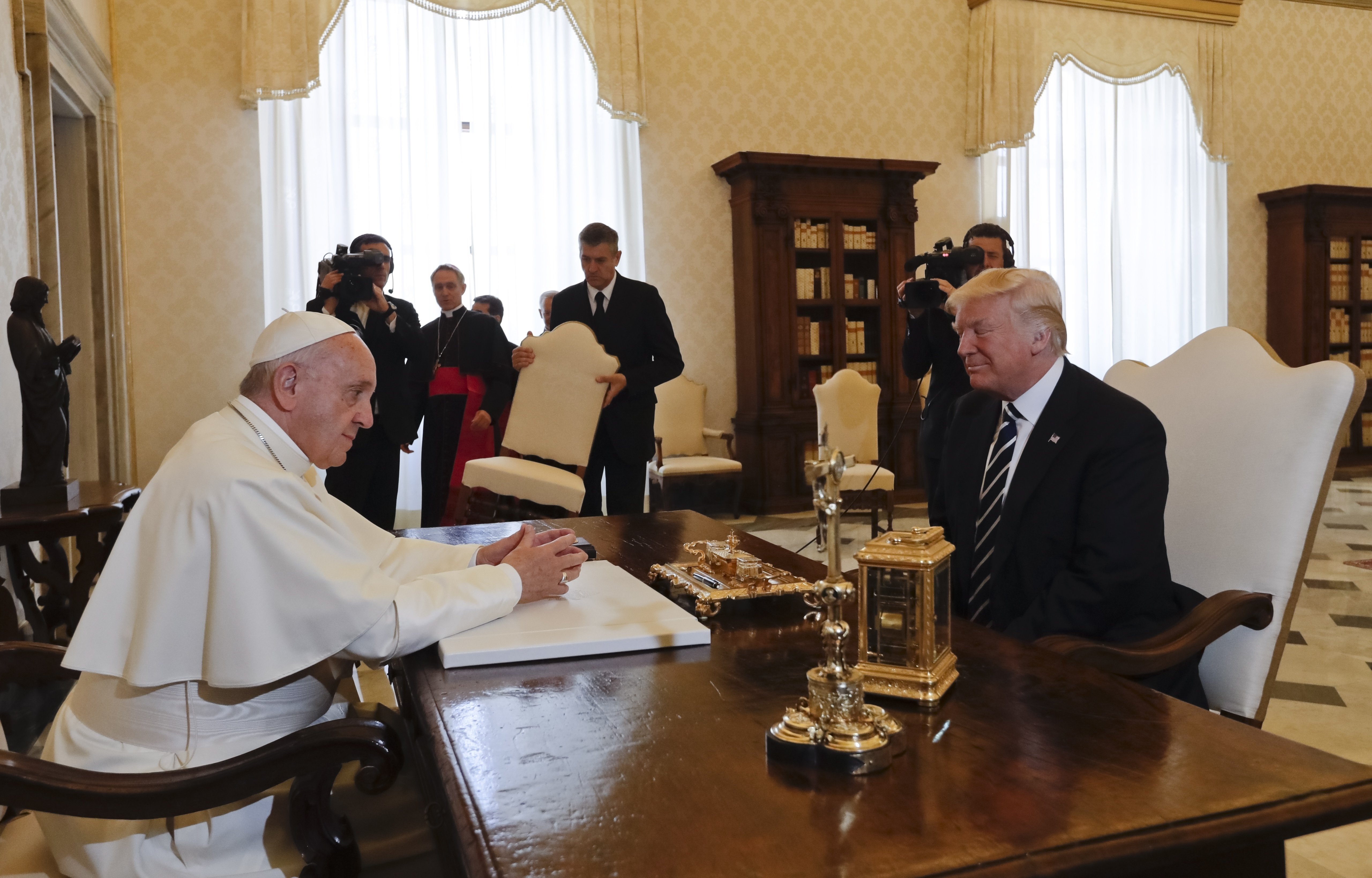 Ez történt pápa és Donald Trump között a Vatikánban – képek