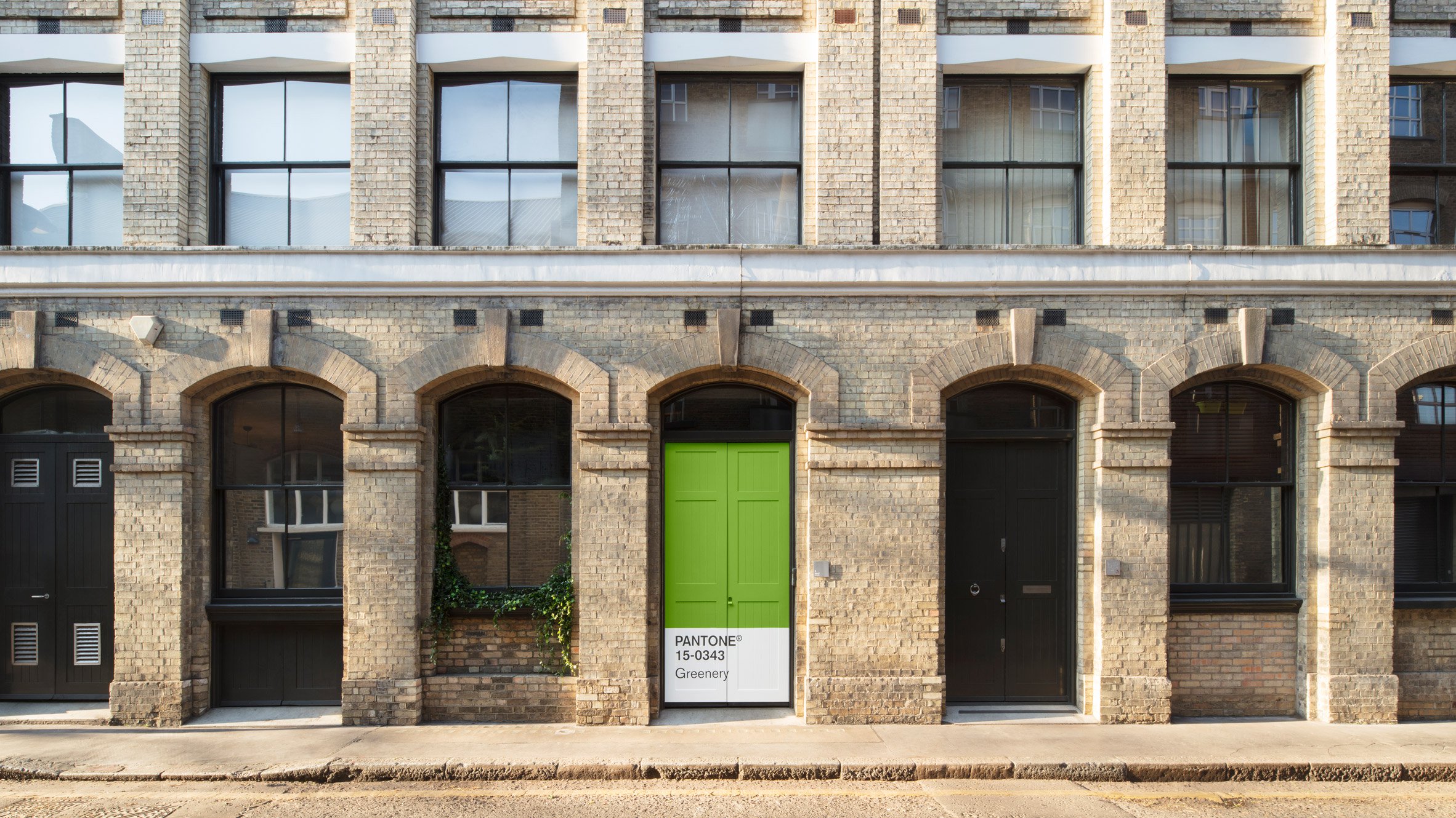 Bárki kibérelheti Airbnb-n a Pantone zöldben úszó lakását