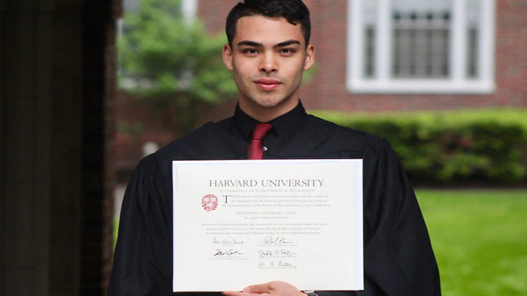 Korábban a mekiben gürcölt, most elvégezte a Harvardot a fiatal srác