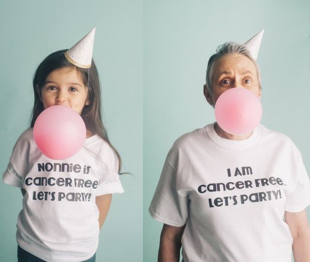 Az unokájával ünnepli a nagyi, hogy legyőzte a rákot - fotók