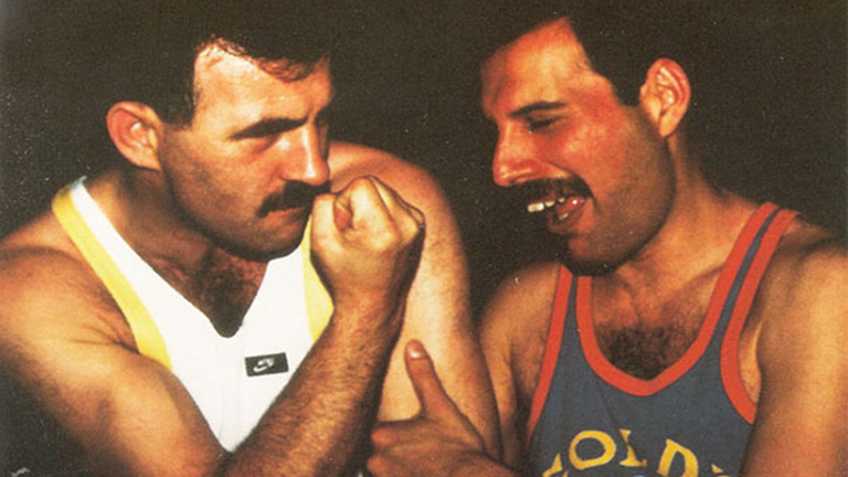 Bensőséges képek kerültek elő a szerelmes Freddie Mercury-ról