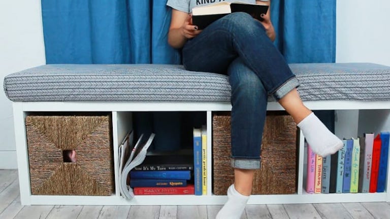 DIY: könyvespolcból menő olvasósarok