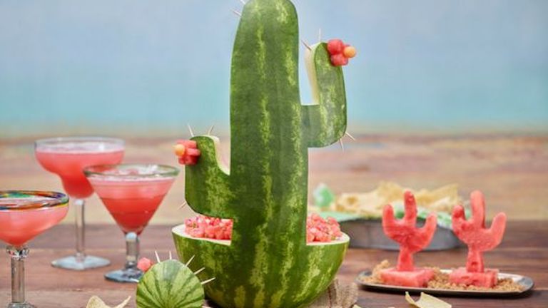 Így faraghatsz cuki kaktuszt egy görögdinnyéből