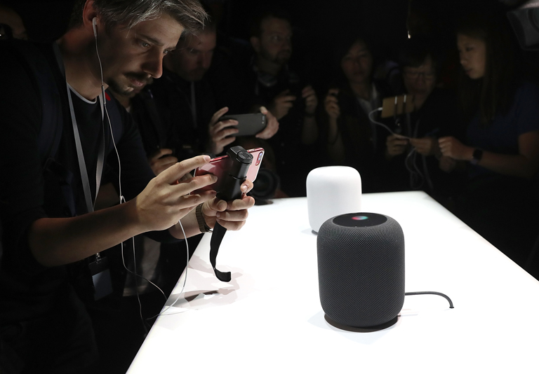 Az Apple Homepod digitális asszisztens lehet intelligens otthonunk központja (Fotó: Getty Images)