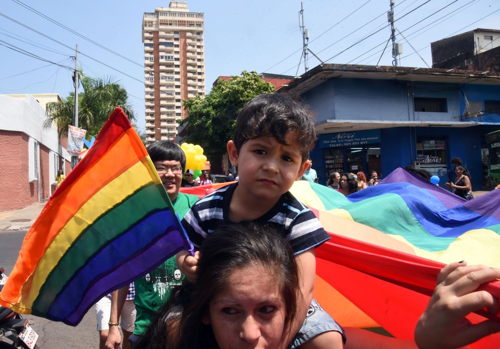 Cuki gyerekek, akik a szabad szerelemért tüntetnek