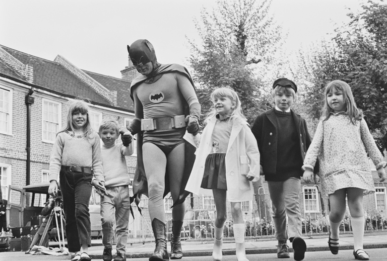 Adam West Batmanje annyira népszerű volt, hogy 1967-ben még egy közlekedésbiztonsági oktatófilmben is szerepet vállalt (Fotó: Getty Images)