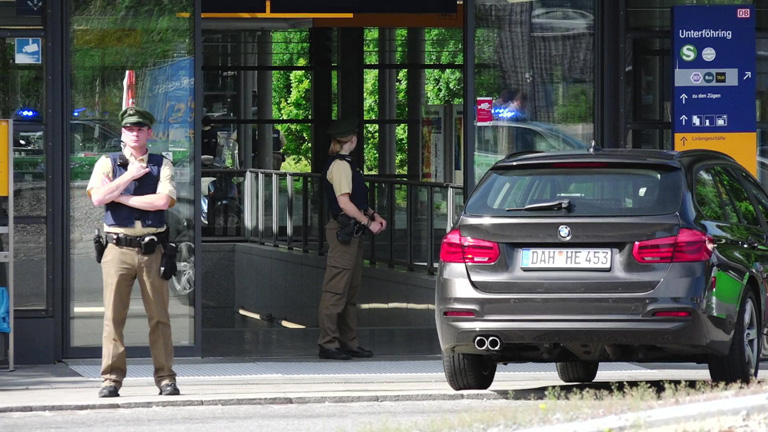 Egy rendőrnőt is fejen talált a müncheni lövöldöző