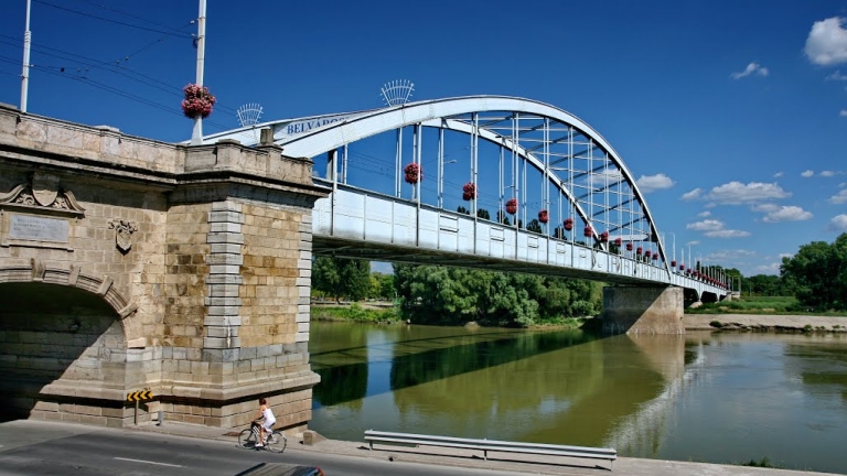 A szegedi Belvárosi híd (fotó: Panoramio.hu)