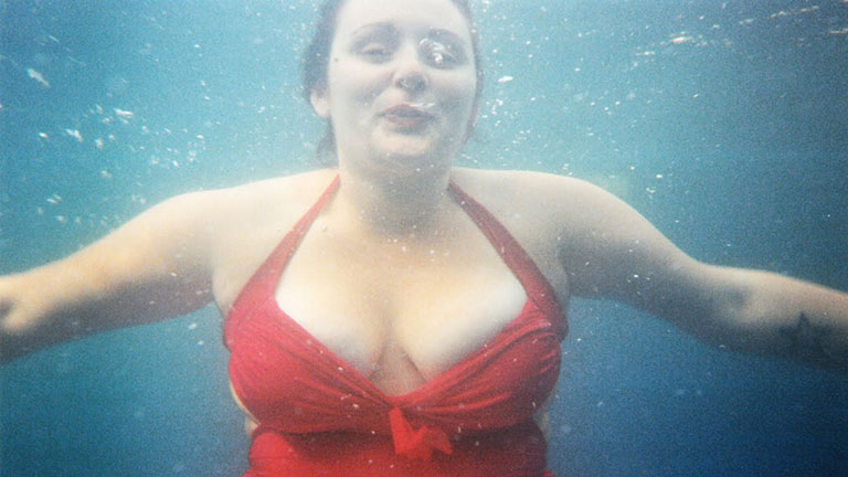 A nők harmada annyira cikinek érzi a testét, hogy úszni sem járna