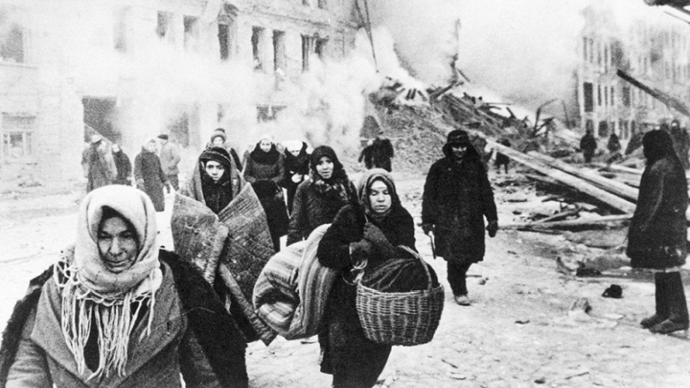 Leningrádi nők az ostrom alatt