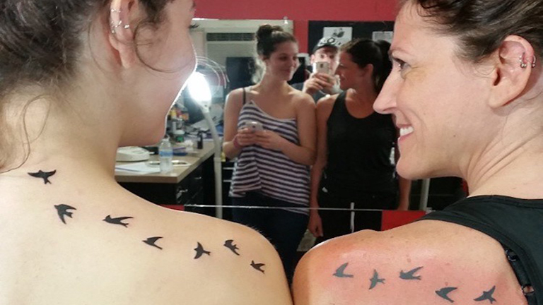 10 elképesztően bájos anya-lánya tetoválás