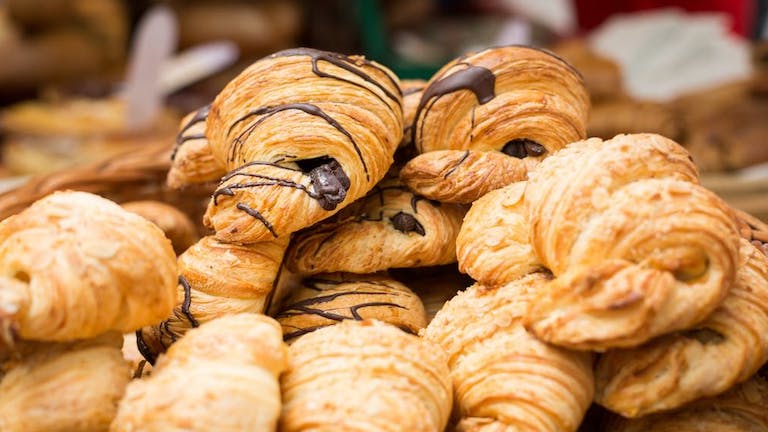 Veszélybe sodorhatja a croissant-piacot a vajhiány Franciaországban
