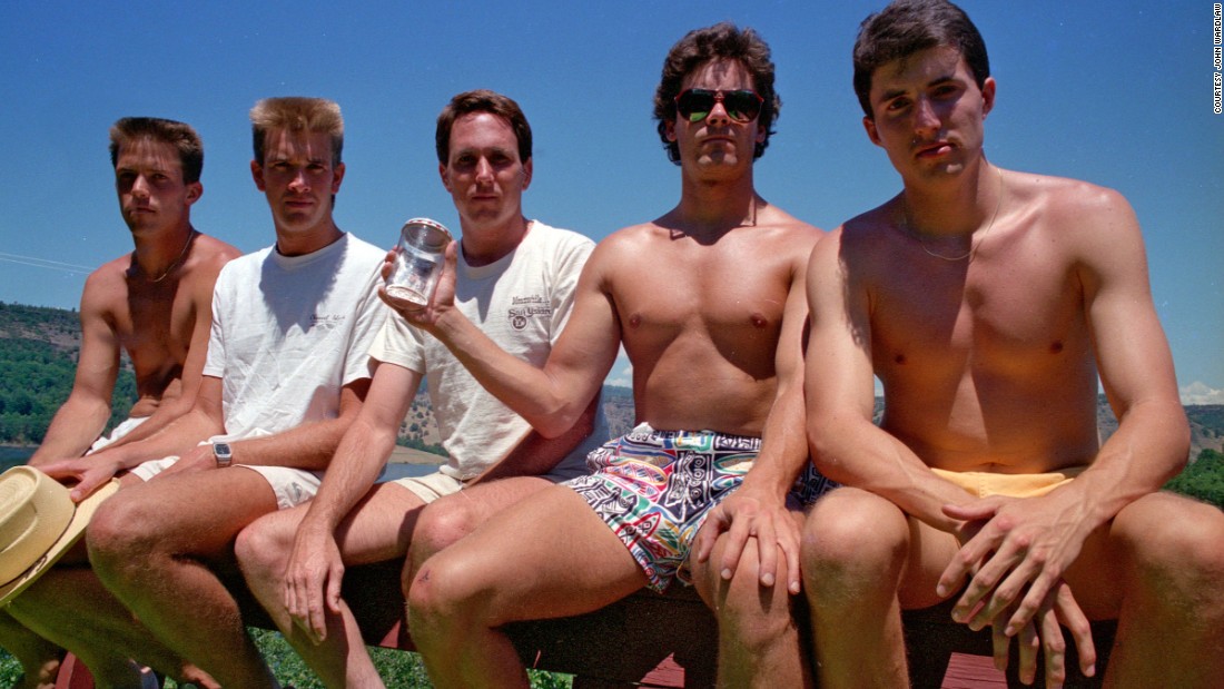 Ez az öt barát minden ötödik évben elkészíti ugyanazt a fotót – már 35 éve