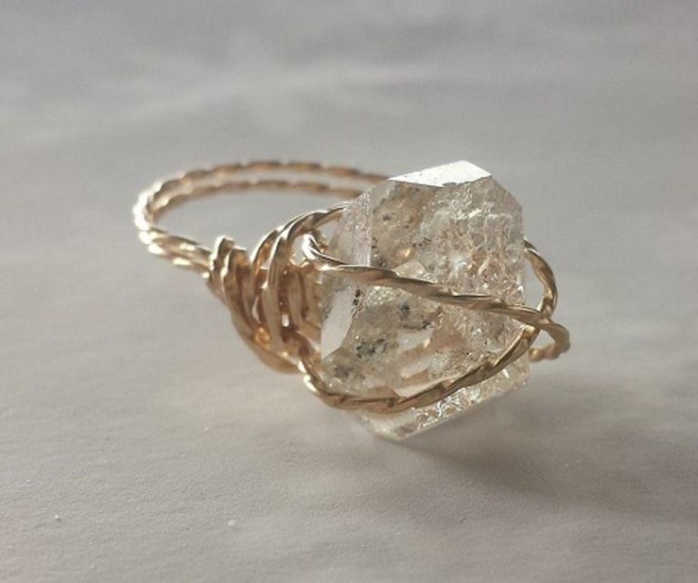 Csiszolatlan gyémántokból lett a legújabb eljegyzési gyűrű-trend