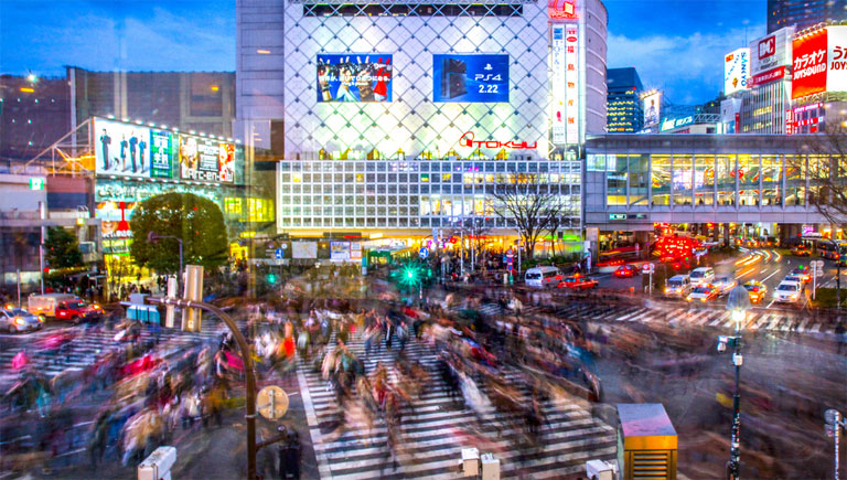 A tokiói Shibuya Crossingon naponta tízezrek kelnek át (Fotó: Tumblr)