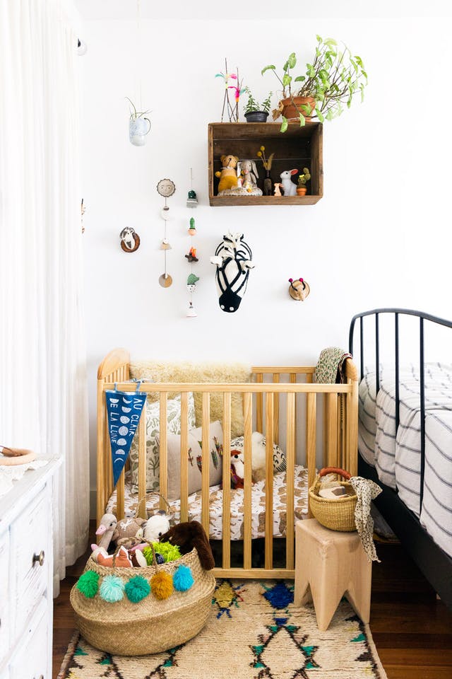 Így csinálj helyet a babaágynak, ha kicsi a lakásod