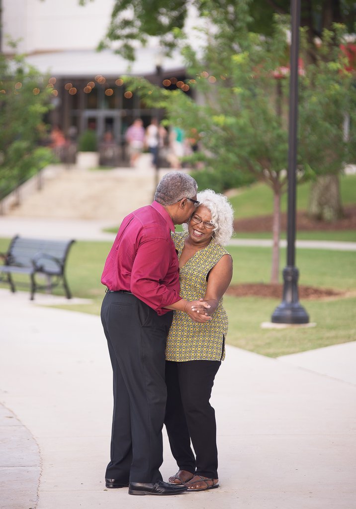 Elolvadsz, ha meglátod az idős szerelmespár eljegyzési fotóit!