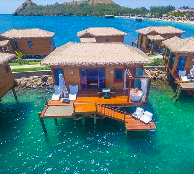 10 káprázatos nyaralóhely, ahol vízre épült bungalókban lazíthatsz