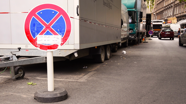 Filmforgatás miatt nem parkolhatsz hetekig a Dohány utcában és a Síp utcában