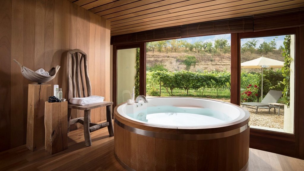10 extravagáns szállodai fürdőkád, amiben szívesen lazítanánk