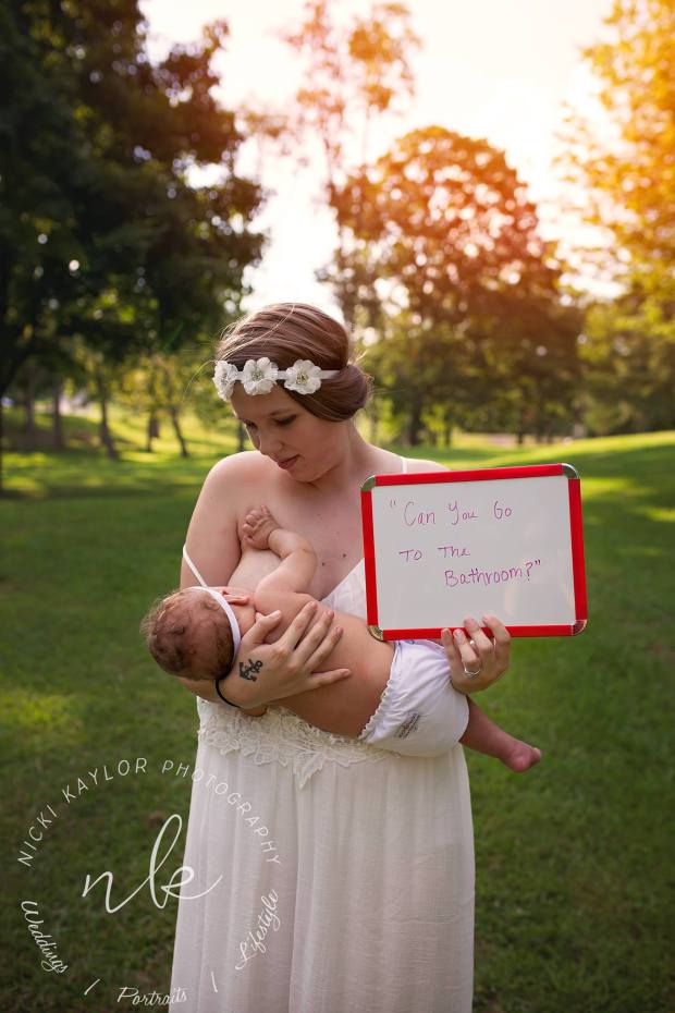 Döbbenetes fotósorozat mutatja meg, hogyan gyalázzák a szoptatós anyukákat