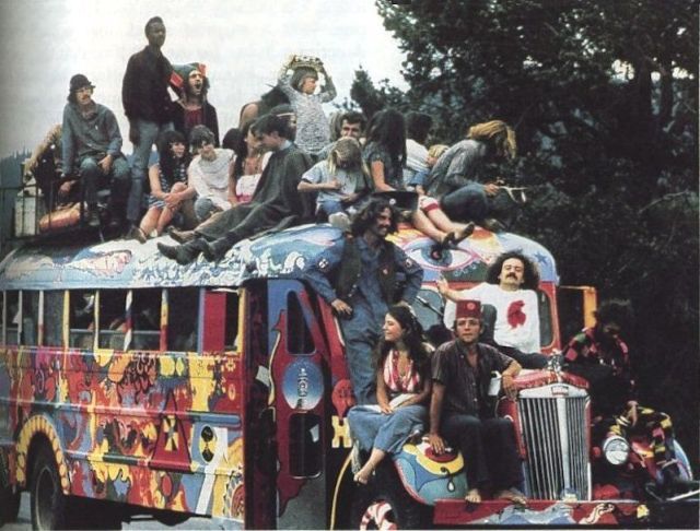 Bár egész Amerikában jelen voltak, a legtöbb hippi kommuna Kaliforniában alakult. 