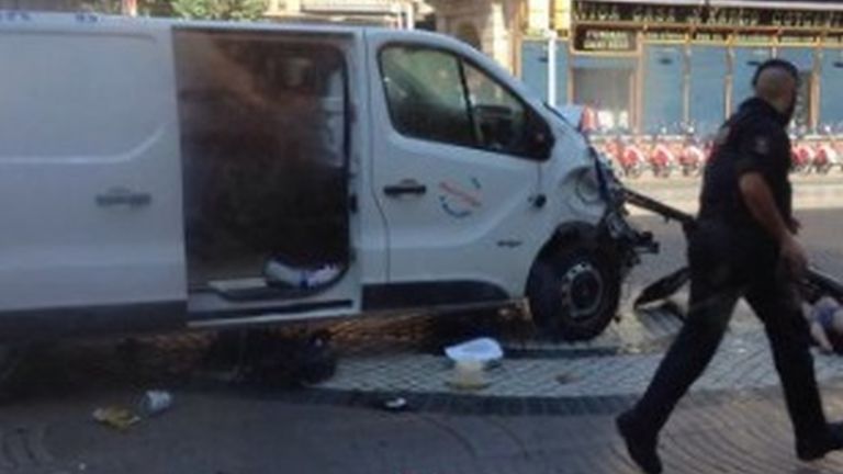 Terror: furgon hajtott a tömegbe Barcelonában