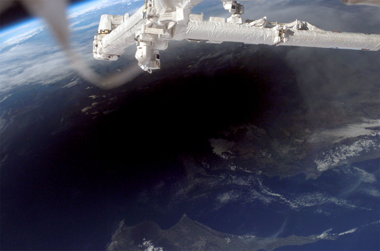 A 2006-os teljes napfogyatkozás az ISS Nemzetközi Űrállomás fedélzetéről (Fotó: NASA)