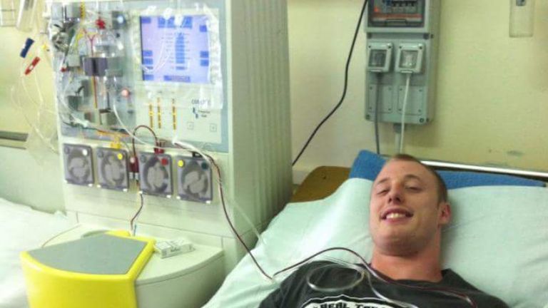 Nem akar 27 évesen meghalni Csaba, gyűjtést indított a kezeléséért
