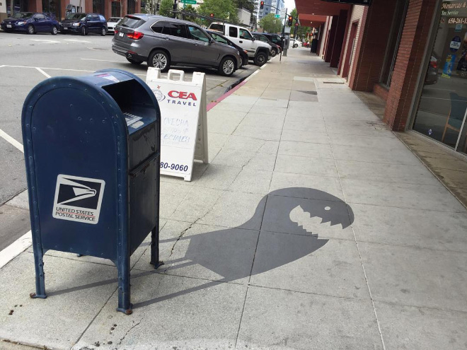 Hamis árnyékokkal hozza zavarba a járókelőket, egy kaliforniai művész