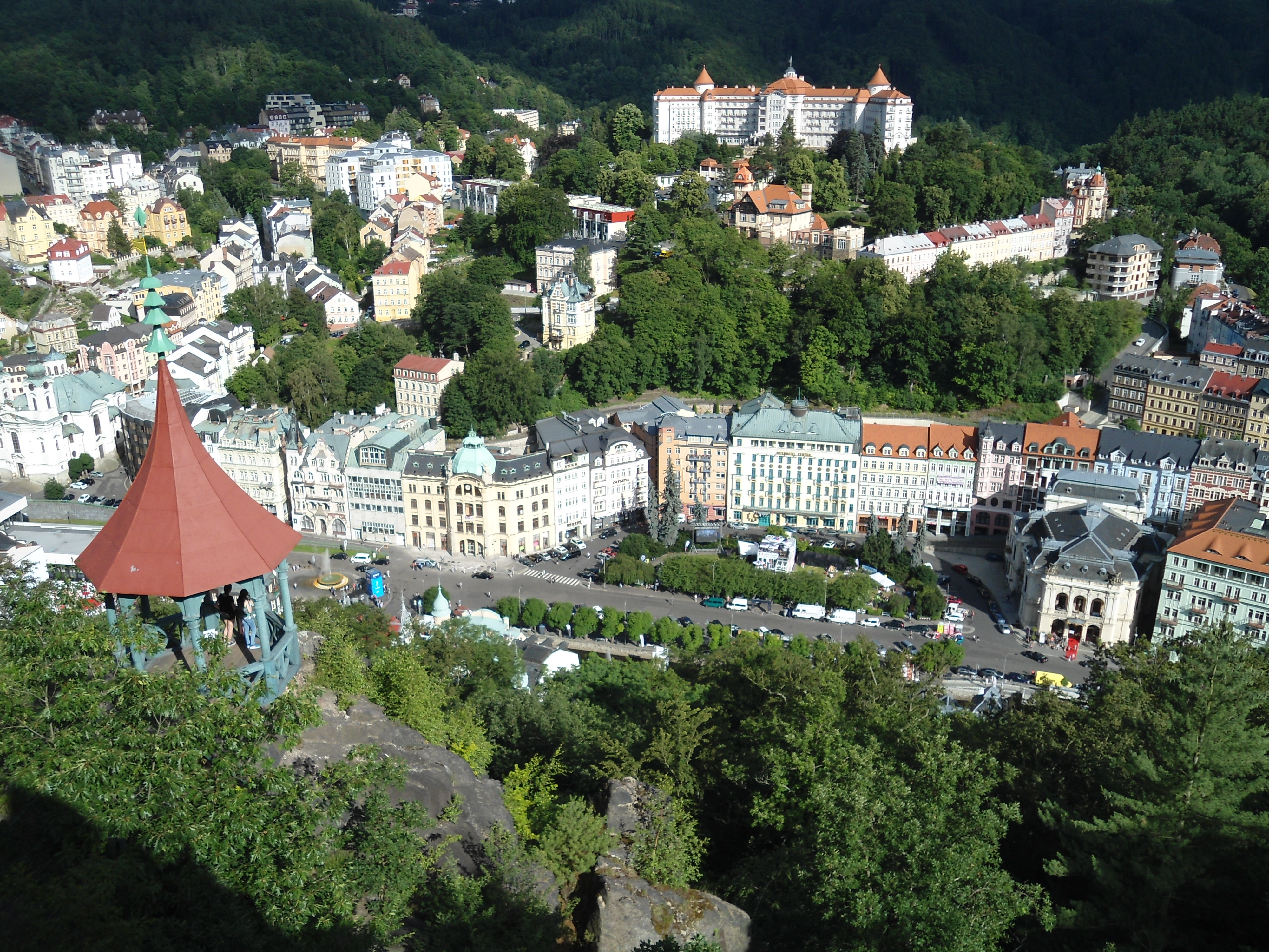 Karlovy Vary a kilátókból nézve a legszebb.