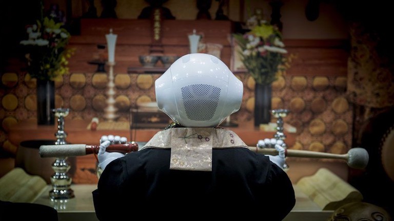 Nagyon bizarr: Japánban már robotok celebrálják a temetéseket