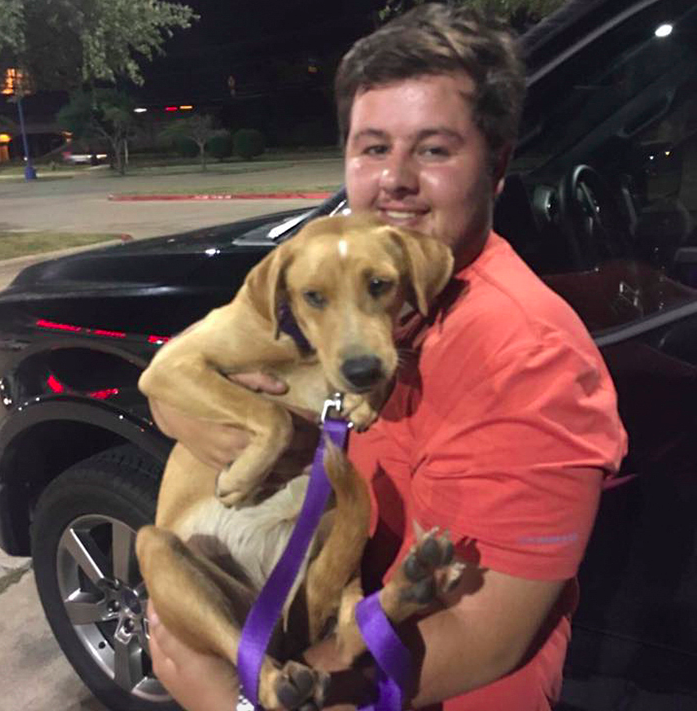 Belehajtott a Harvey hurrikánba az egyetemista, hogy megmentsen két kutyát 