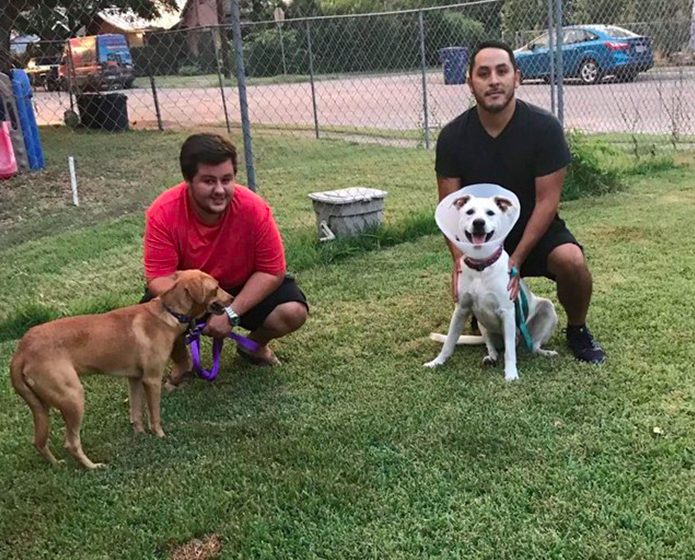 Belehajtott a Harvey hurrikánba az egyetemista, hogy megmentsen két kutyát 
