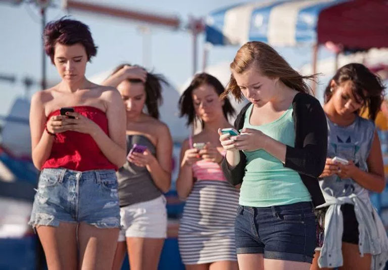 A fiataloknál az azonnali üzenetküldők tarolnak - képes lesz-e tartani a lépést a Facebook a Snapchattel és a többiekkel? (Fotó: Tumblr)