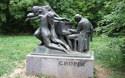 Chopin-szobor Gödöllőn