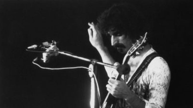 frank zappa zene hologram gitár