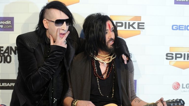 Marilyn Manson és Twiggy Ramirez 2010-ben (fotó:. AFP / Gabriel Bouys)