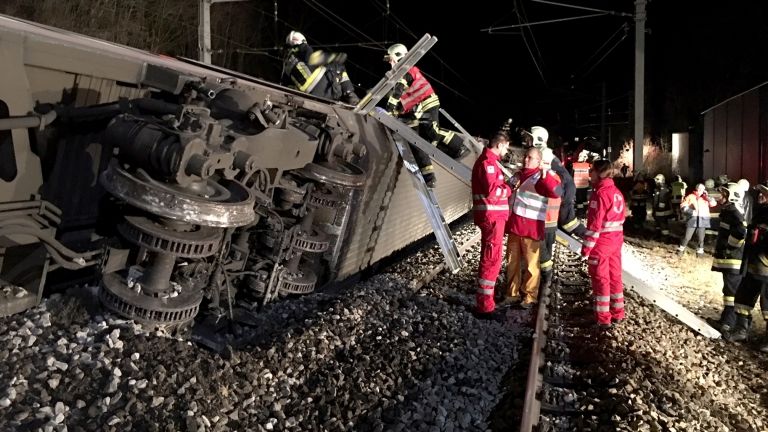 Ausztria, vonatbaleset (fotó: AFP/APA)