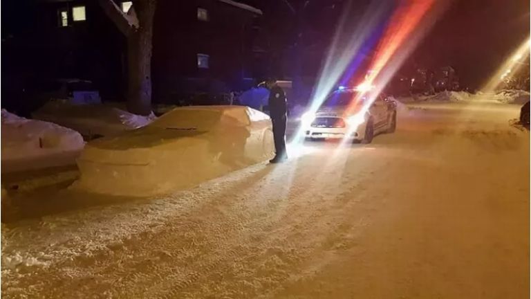 hó, autó, kanada (forrás: Maxim Tot via Buzzfeed)