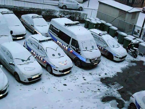 rendőrésgi autók hó havazás tél