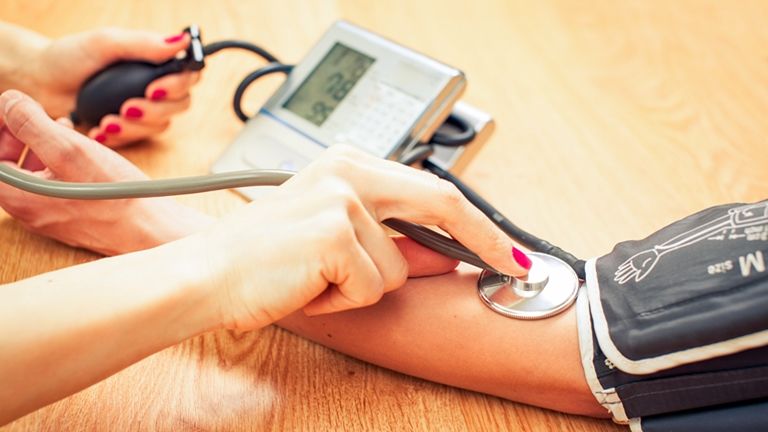 magas vérnyomás és népi gyógymódok nyomásjelzők magas vérnyomásos fizikai erőfeszítés során