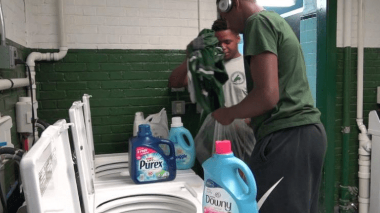 mosógép rászoruló diák jótékonyság igazgató