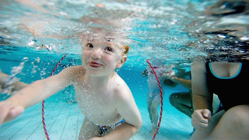 Látásjavítás víz alatti úszás