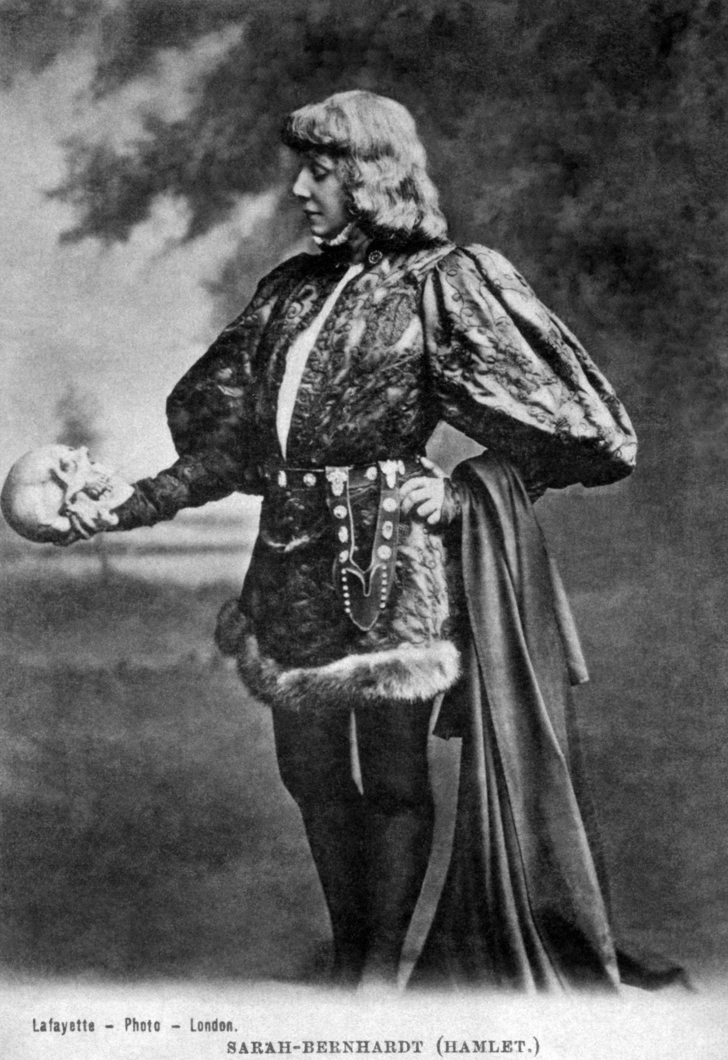 Sarah Bernhardt Hamletként (Fotó: Wikipedia)