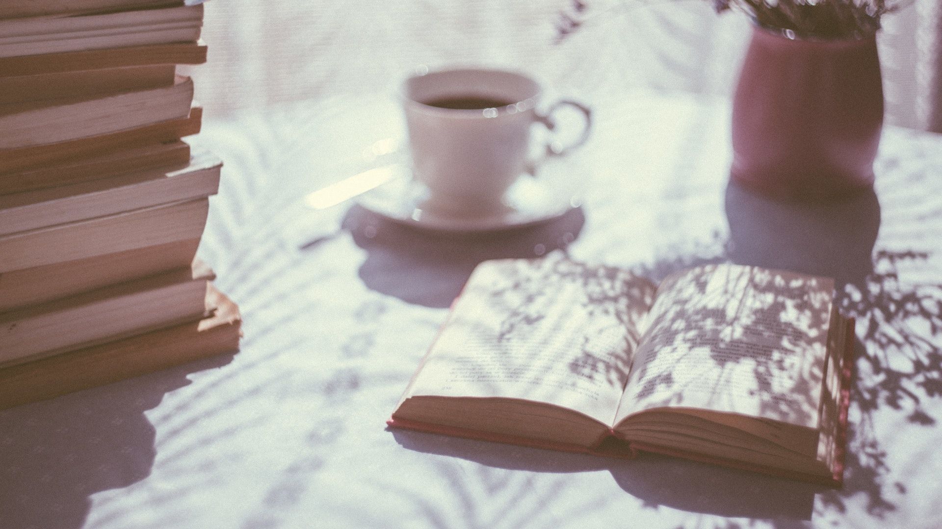 kávé, könyv, napsütés