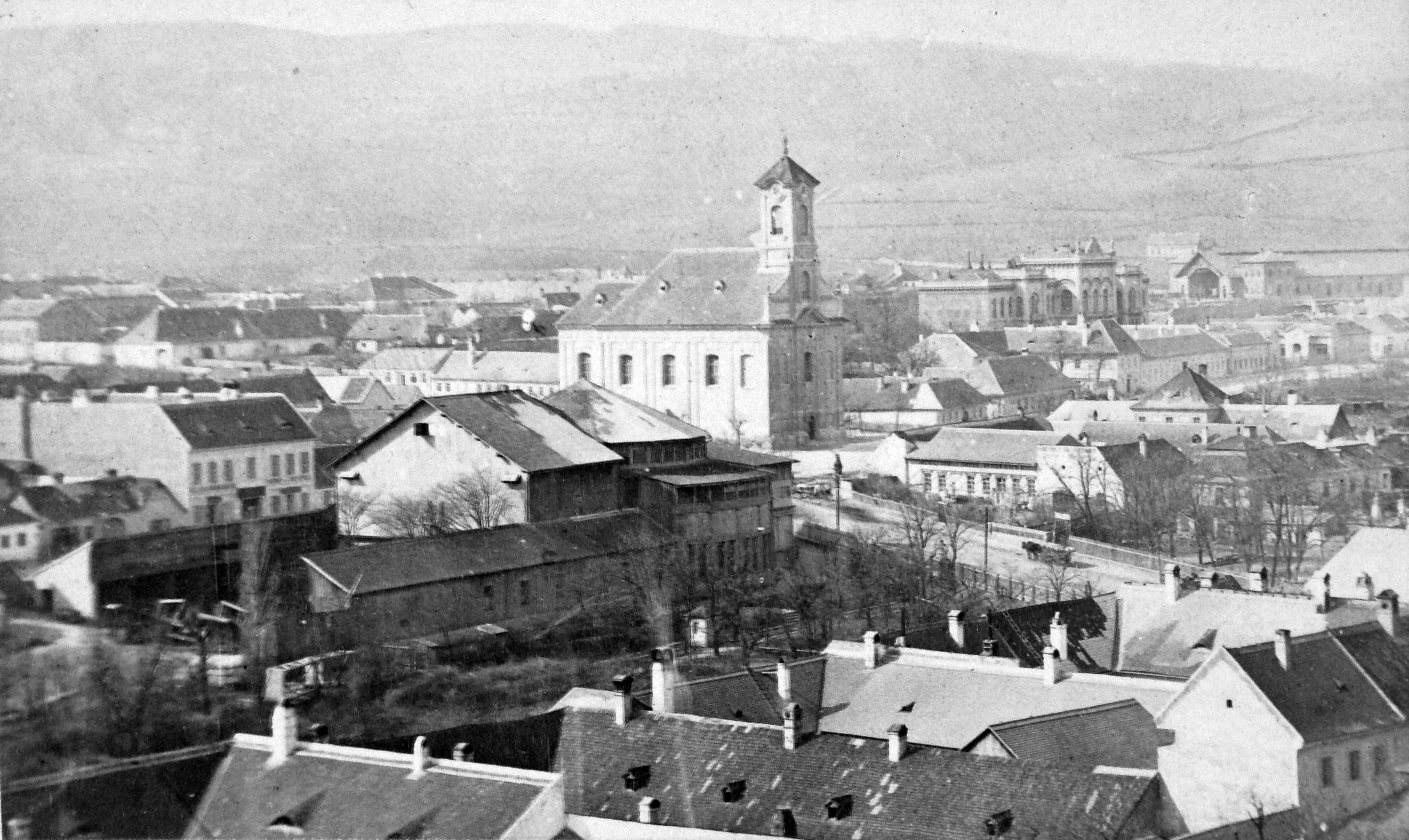 Krisztina tér, Krisztinavárosi plébániatemplom és környéke 1865 körül (fotó: Fortepan)